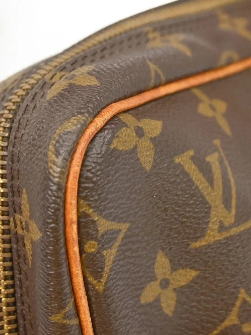 LOUIS VUITTON PORTE DOCUMENTS VOYAGE HANDBAG